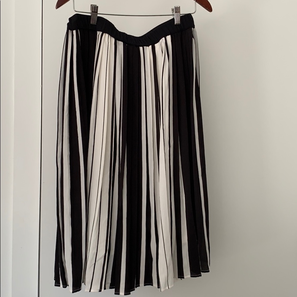 Skirt - Size 4 - Strechy